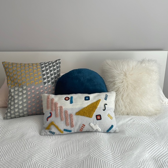 Crate & Barrel 4 pillows with feather filling